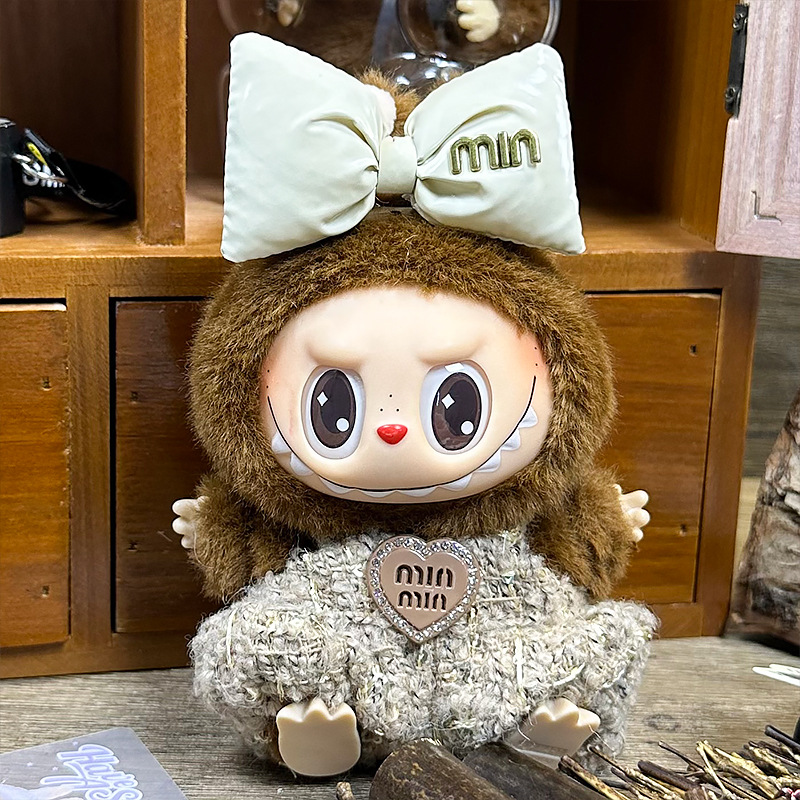 MIUMIU Inspired Khaki Outfit for Labubu – 2 Piece Set for 17cm Dolls (Hair Accessory + Romper) (2)